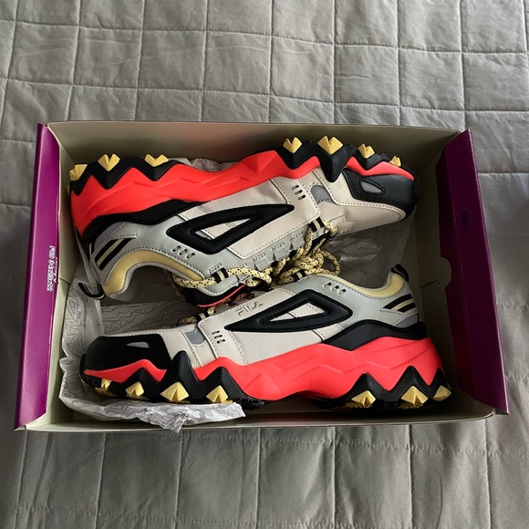 🆕 Women's Oakmont TR Sneakers - Picture 2 of 5